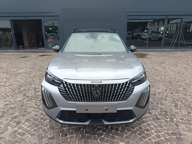 Auto - Peugeot 2008 hybrid 136 e-dcs6 gt
