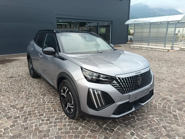 Auto - Peugeot 2008 hybrid 136 e-dcs6 gt