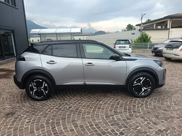 Auto - Peugeot 2008 hybrid 136 e-dcs6 gt