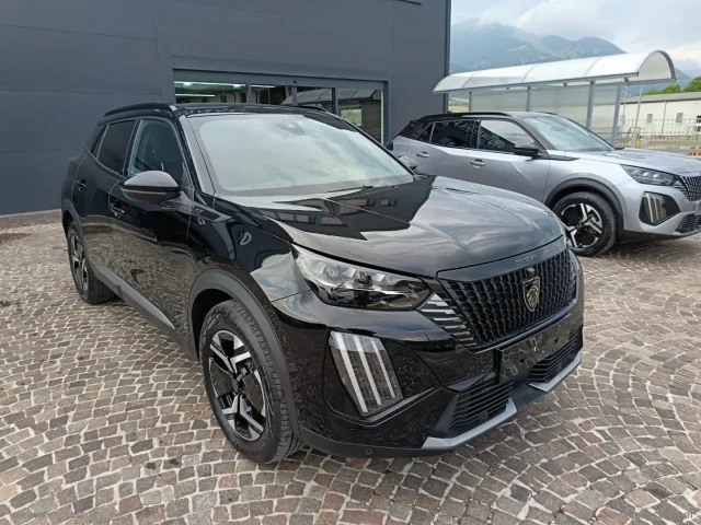 Auto - Peugeot 2008 hybrid 136 e-dcs6 gt