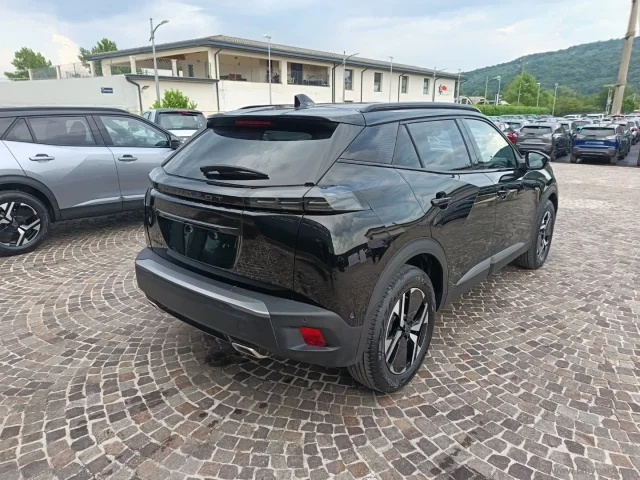 Auto - Peugeot 2008 hybrid 136 e-dcs6 gt