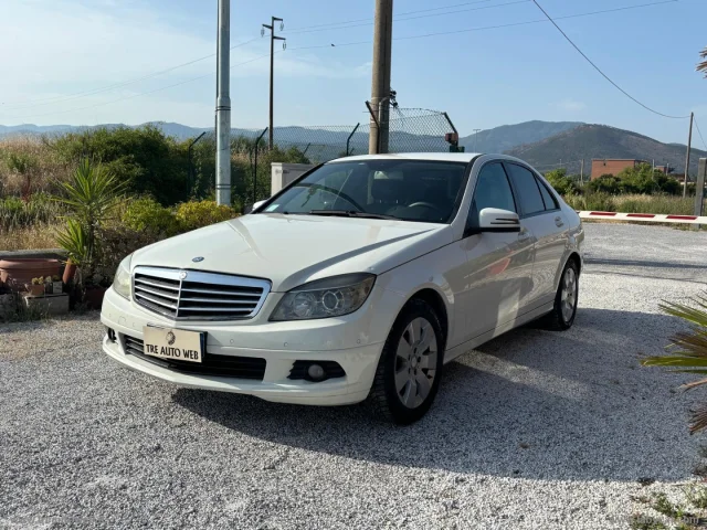 Auto - Mercedes-benz c 220 cdi first