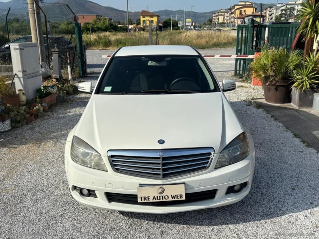 Auto - Mercedes-benz c 220 cdi first