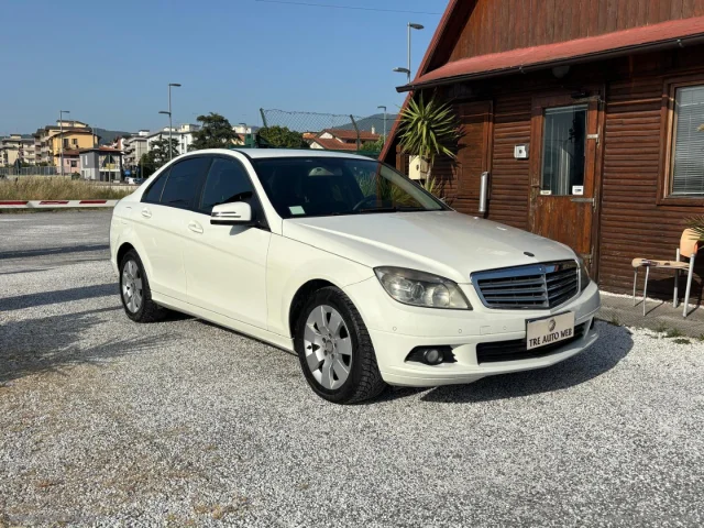 Auto - Mercedes-benz c 220 cdi first