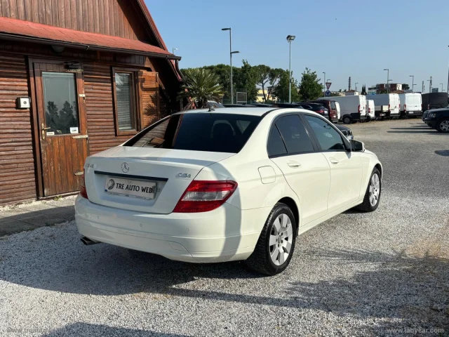 Auto - Mercedes-benz c 220 cdi first
