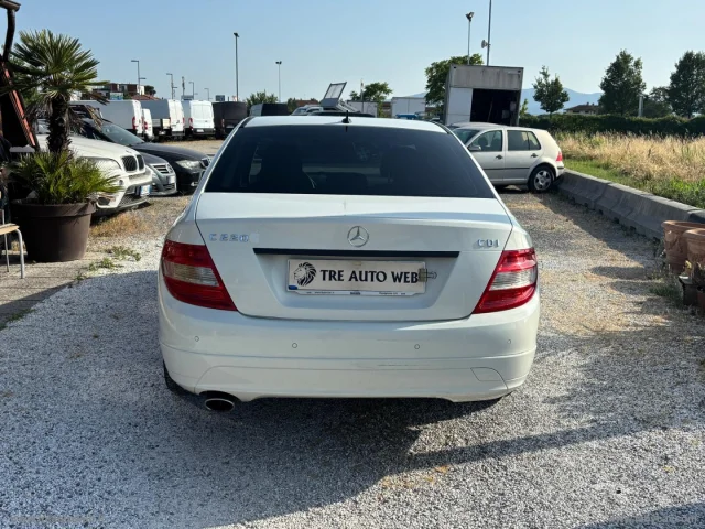 Auto - Mercedes-benz c 220 cdi first