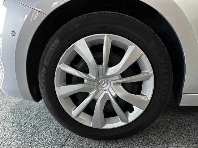 Auto - Opel corsa 1.2 edition