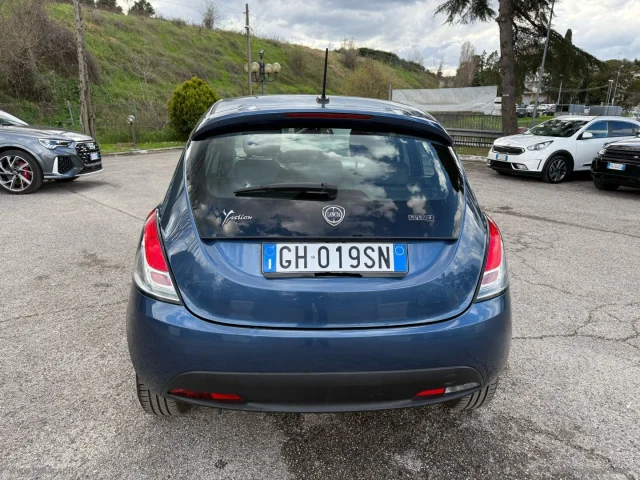 Auto - Lancia ypsilon 1.0 firefly 5p.s&s hyb. eco a.f.