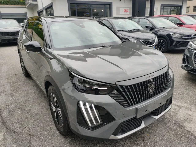 Auto - Peugeot 2008 hybrid 136 e-dcs6 gt