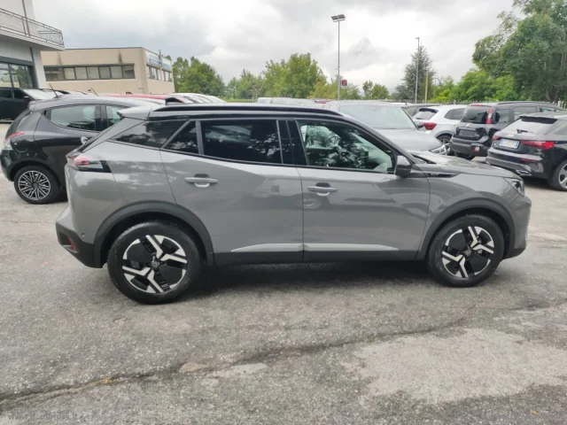 Auto - Peugeot 2008 hybrid 136 e-dcs6 gt