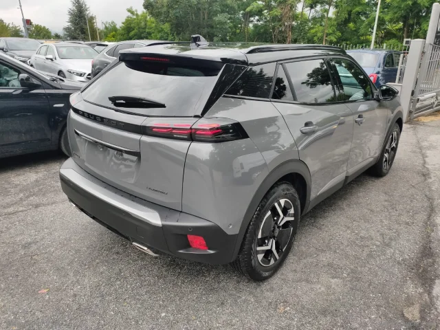 Auto - Peugeot 2008 hybrid 136 e-dcs6 gt