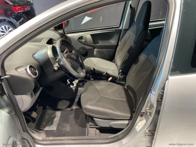 Auto - Toyota aygo 1.0 vvt-i 5p. sol