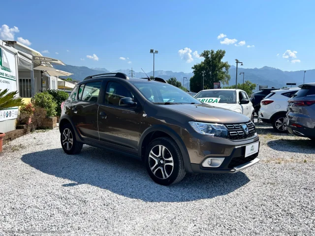 Auto - Dacia sanderostepway1.0tce100 eco-g 15th anniv