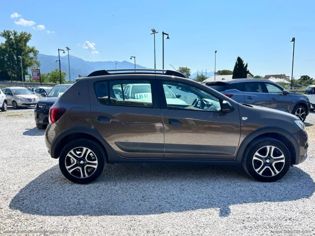 Auto - Dacia sanderostepway1.0tce100 eco-g 15th anniv