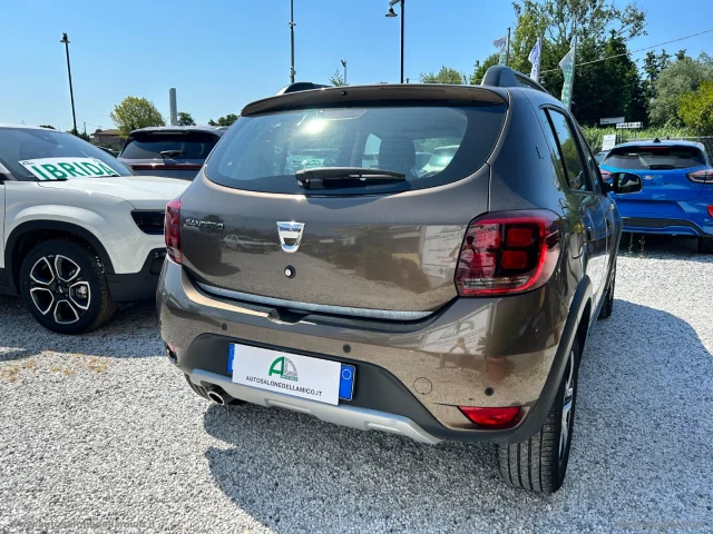 Auto - Dacia sanderostepway1.0tce100 eco-g 15th anniv