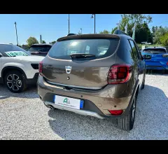 Auto - Dacia sanderostepway1.0tce100 eco-g 15th anniv