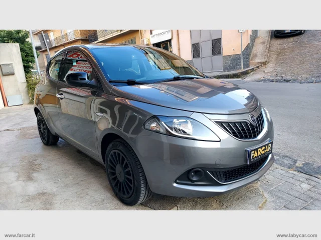 Lancia ypsilon 1.0 firefly 5ps&s hyb. eco silv.