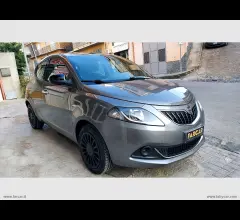 Lancia ypsilon 1.0 firefly 5ps&s hyb. eco silv.