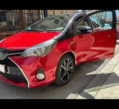 Auto - Toyota yaris 1.5 hybrid 5p. trend red edition