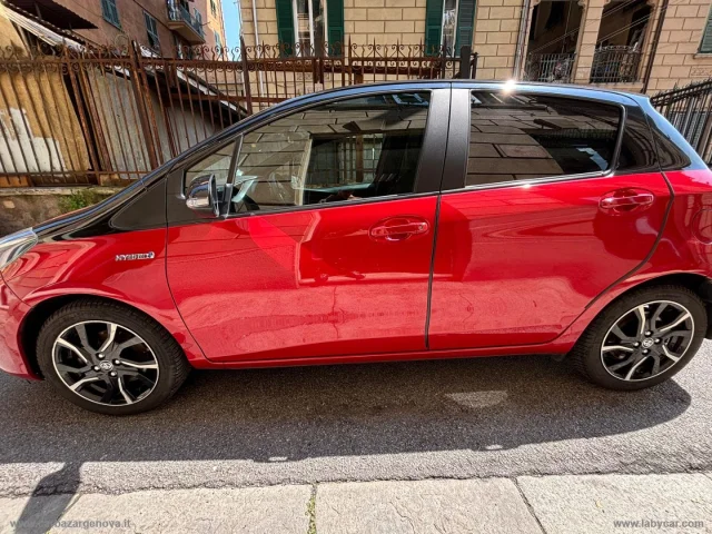 Auto - Toyota yaris 1.5 hybrid 5p. trend red edition