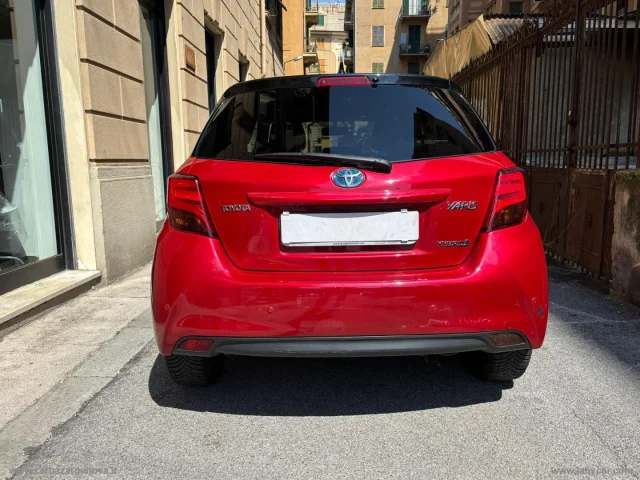 Auto - Toyota yaris 1.5 hybrid 5p. trend red edition
