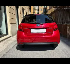 Auto - Toyota yaris 1.5 hybrid 5p. trend red edition