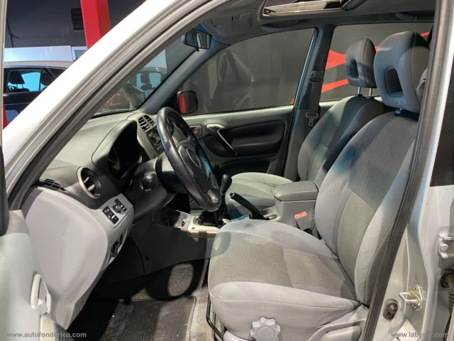Auto - Toyota rav4 2.0 16v 5p.