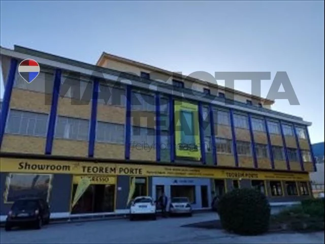 Locale commerciale in affitto a misterbianco industriale