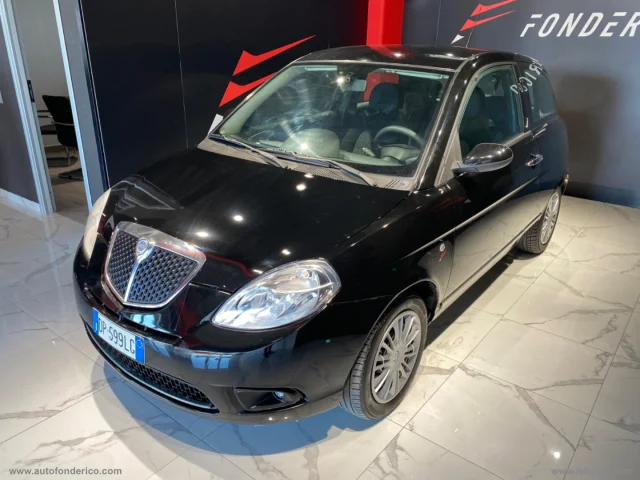 Auto - Lancia ypsilon 1.2 platino