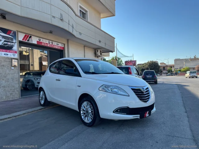 Auto - Lancia ypsilon 1.2 69 cv 5p. gpl ecochic gold