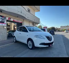 Auto - Lancia ypsilon 1.2 69 cv 5p. gpl ecochic gold