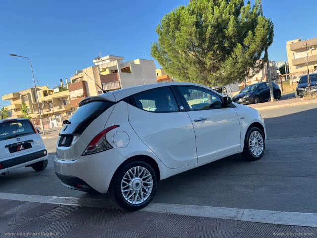 Auto - Lancia ypsilon 1.2 69 cv 5p. gpl ecochic gold