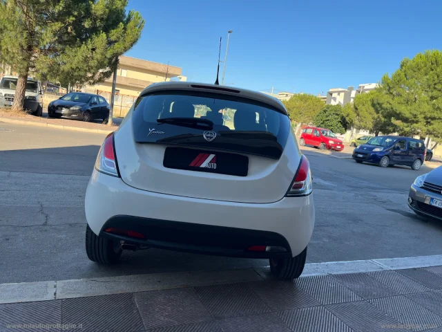 Auto - Lancia ypsilon 1.2 69 cv 5p. gpl ecochic gold