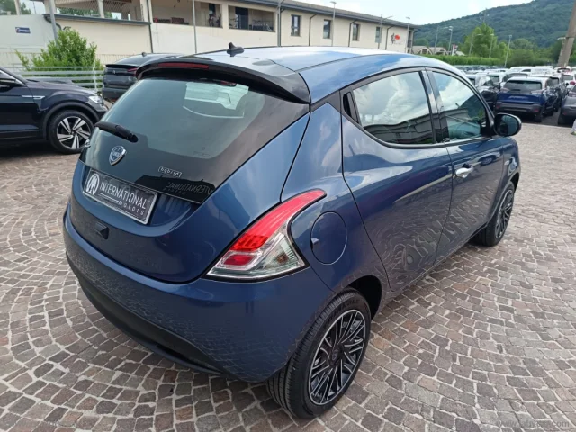 Auto - Lancia ypsilon 1.0 firefly 5p.s&s hybryd gold