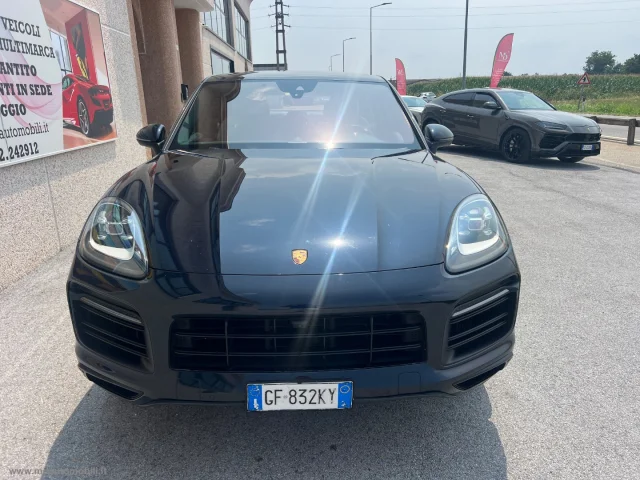 Auto - Porsche cayenne coupè 3.0 v6