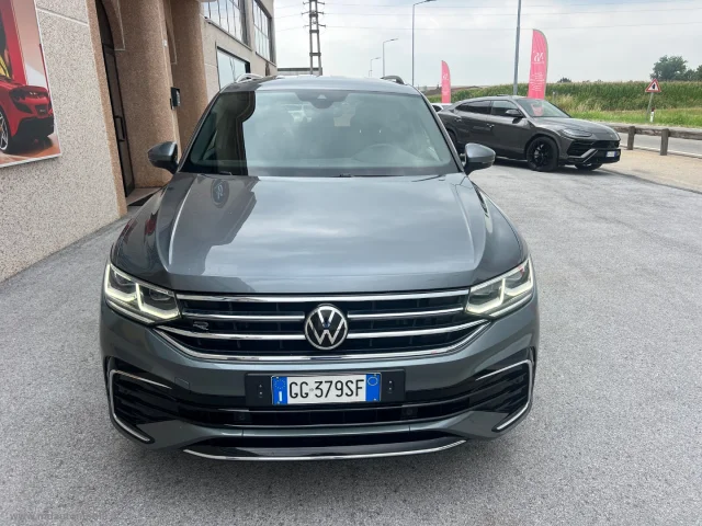 Auto - Volkswagen tiguan allsp.2.0 tdi scr dsg 4mot r-line