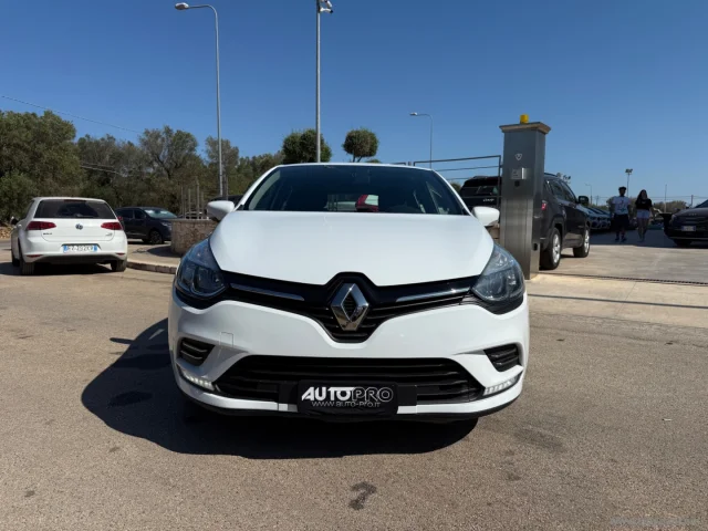 Renault clio dci 8v 75cv 5p. moschino life