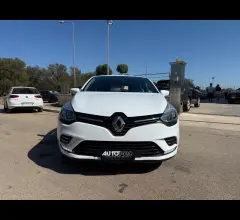 Renault clio dci 8v 75cv 5p. moschino life