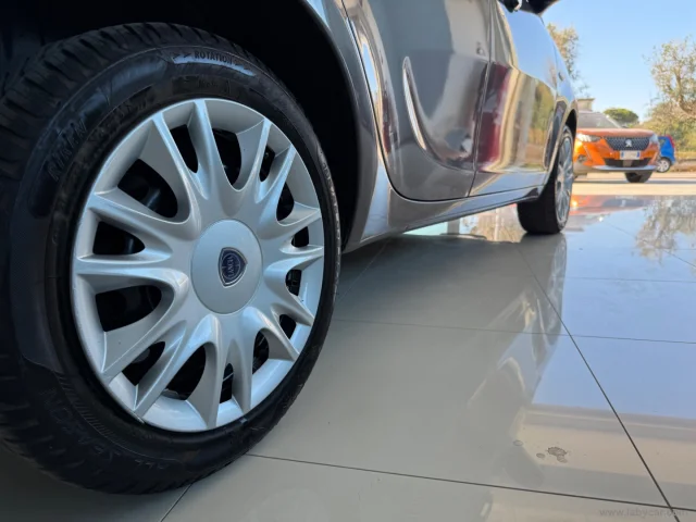 Auto - Lancia ypsilon 1.2 69 cv 5p. s&s silver