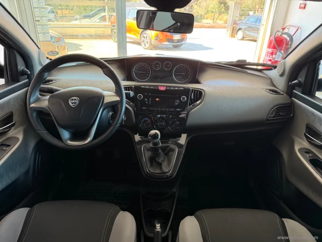 Auto - Lancia ypsilon 1.2 69 cv 5p. s&s silver
