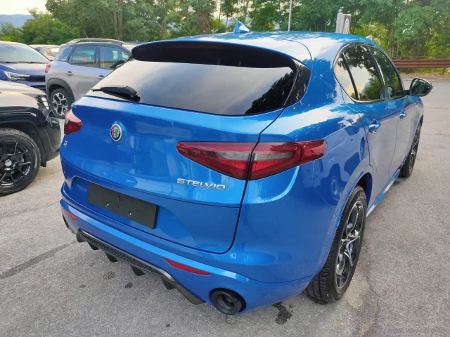 Auto - Alfa romeo stelvio 2.2 t.diesel 210cv at8 q4 veloce