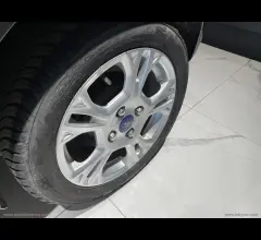 Auto - Ford fiesta 1.4 5p. bz.-gpl black & white ed.