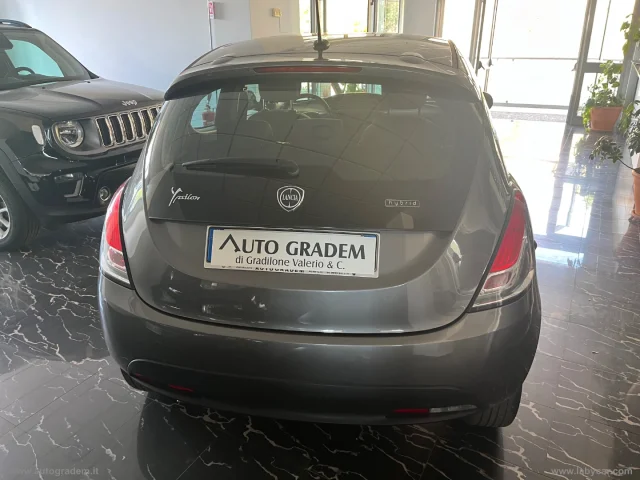 Auto - Lancia ypsilon 1.0 firefly 5p.s&s hybrid silver