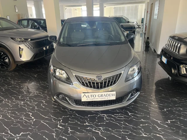 Auto - Lancia ypsilon 1.0 firefly 5p.s&s hybrid silver