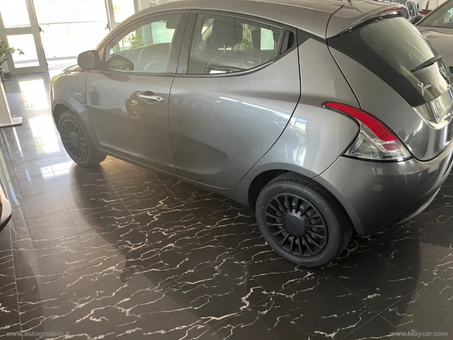 Auto - Lancia ypsilon 1.0 firefly 5p.s&s hybrid silver