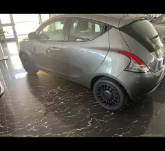 Auto - Lancia ypsilon 1.0 firefly 5p.s&s hybrid silver