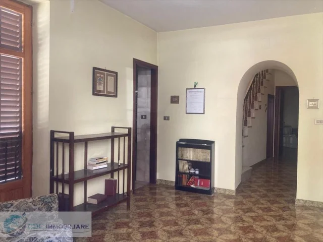 Appartamenti in Vendita - Casa indipendente in vendita a cammarata zona centro