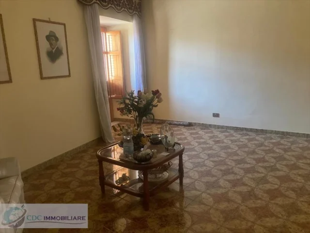Appartamenti in Vendita - Casa indipendente in vendita a cammarata zona centro