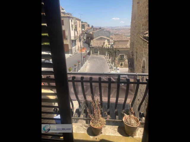 Appartamenti in Vendita - Casa indipendente in vendita a cammarata zona centro
