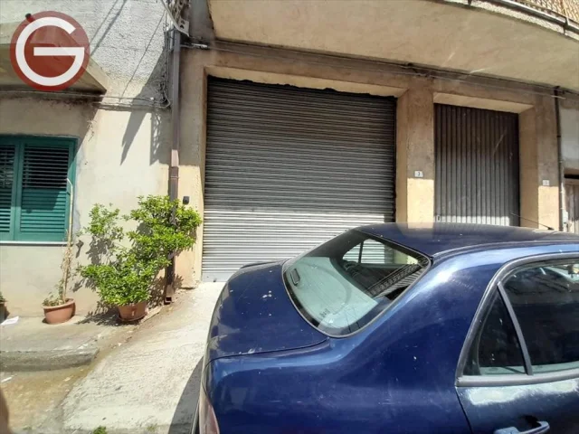 Magazzino in affitto a cinquefrondi centrale